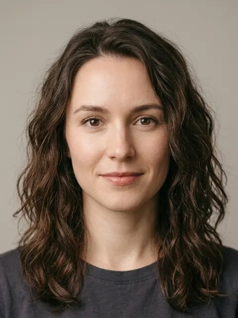 Tousled Waves on a model - a flattering cut for square faces